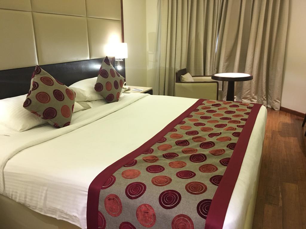 Ramee Guestline Hotel Juhu Мумбаї Екстер'єр фото